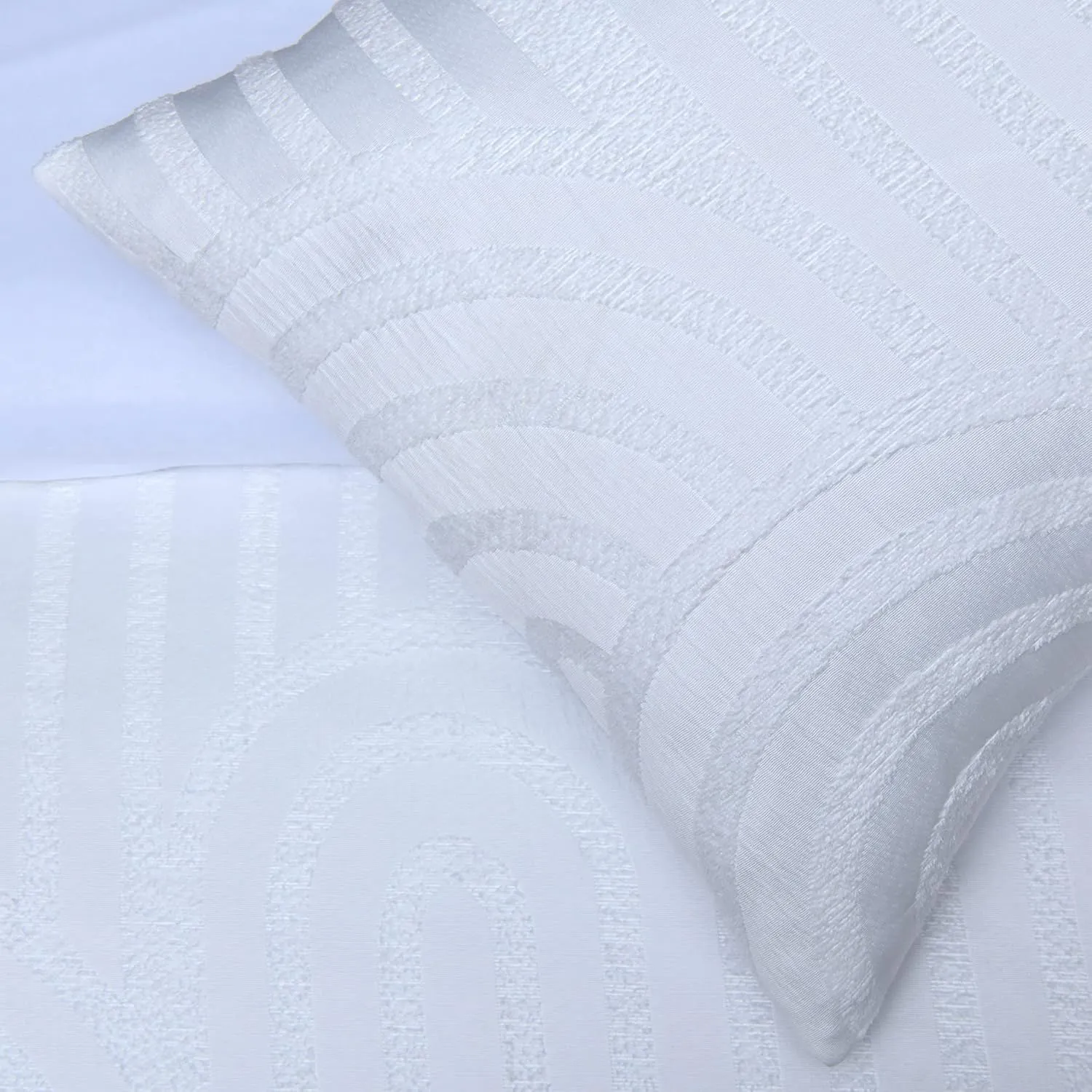 Smart Living Luxury Hotel Quality Reversible Tufted Arch Duvet Cover with Pillowcases in White 5
