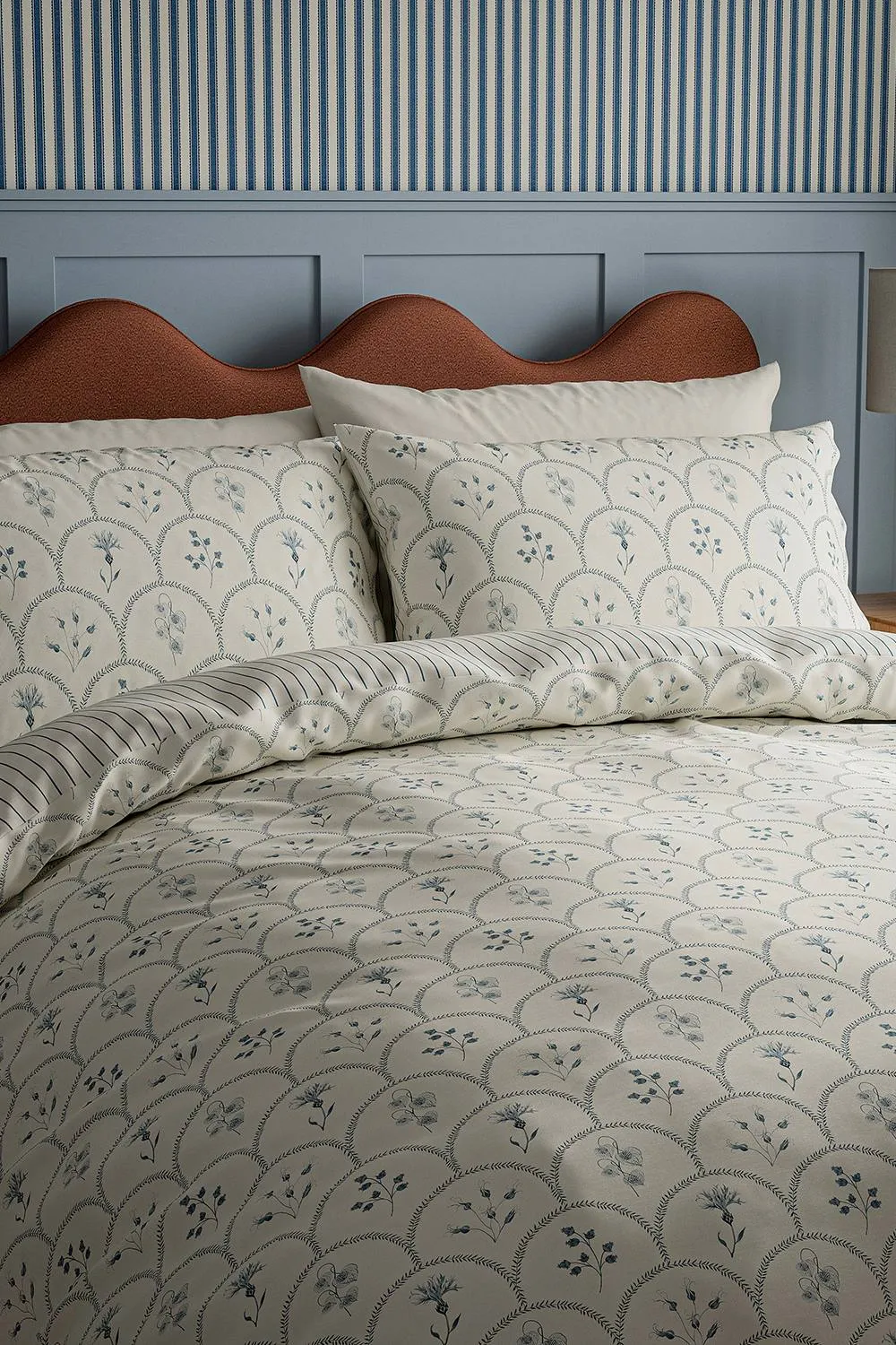 Sanderson 'Summer Scallop' Cotton Duvet Cover Set in Indigo 2