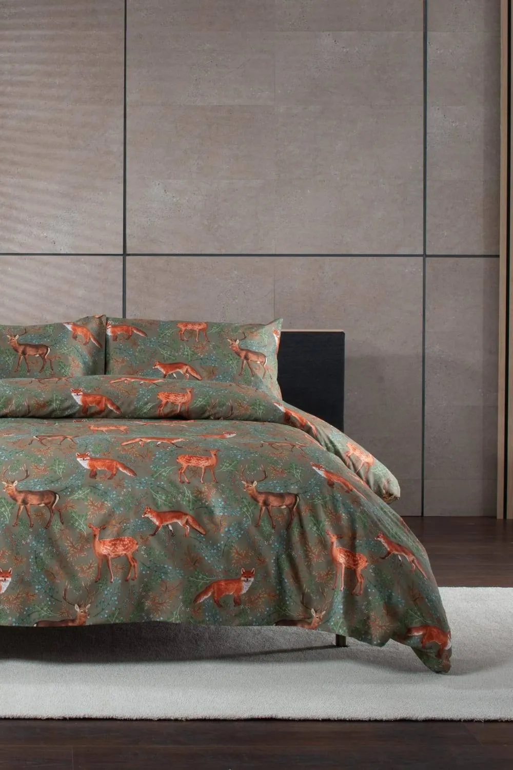 Deyongs Studio Fox & Deer Cotton Animal Printed Duvet Set in Green 2