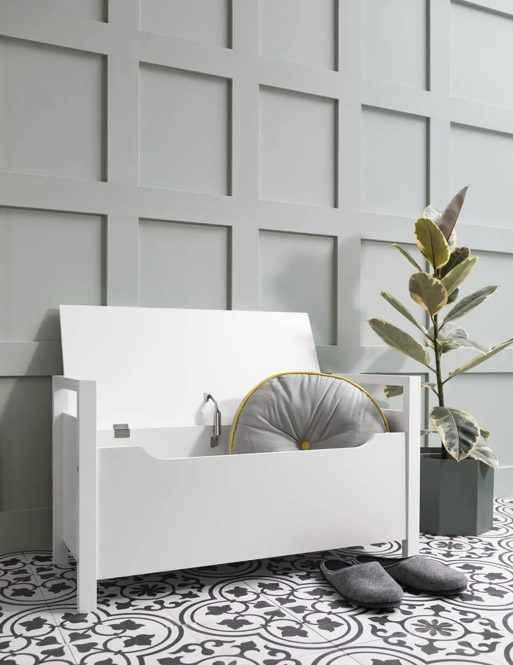 Nöa and Nani Olsen Storage Bench with Cushion in White 2