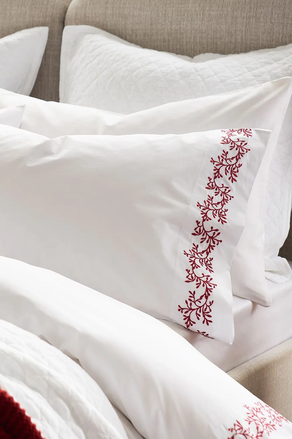 CHRISTY 'Mistletoe' Romance Design Cotton Duvet Cover Set in Red 3