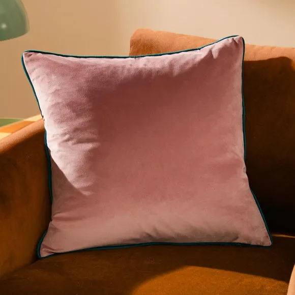 Furn. Square Cushion 1