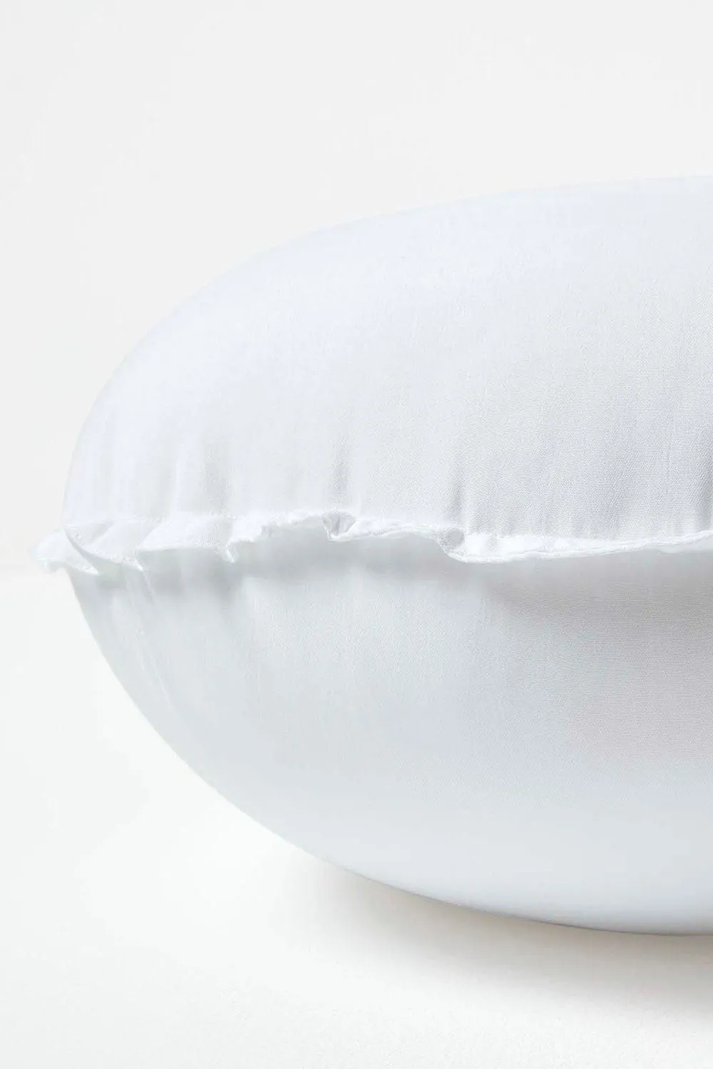 Homescapes Super Microfibre Round Shaped Cushion Pad - Cushion Filler & Inserts in White 3