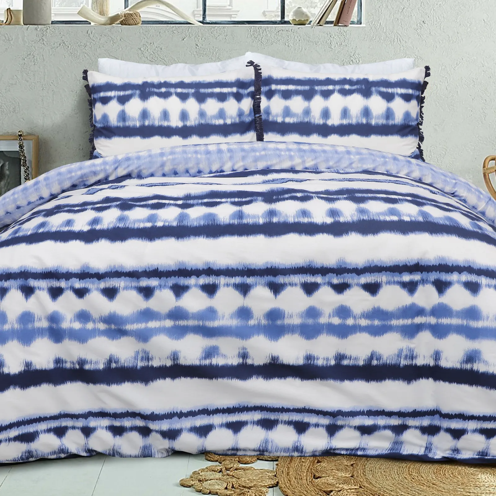 Smart Living Printed Reversible Polycotton Tiedye Tassel Trim Duvet Cover With Pillowcases in Blue