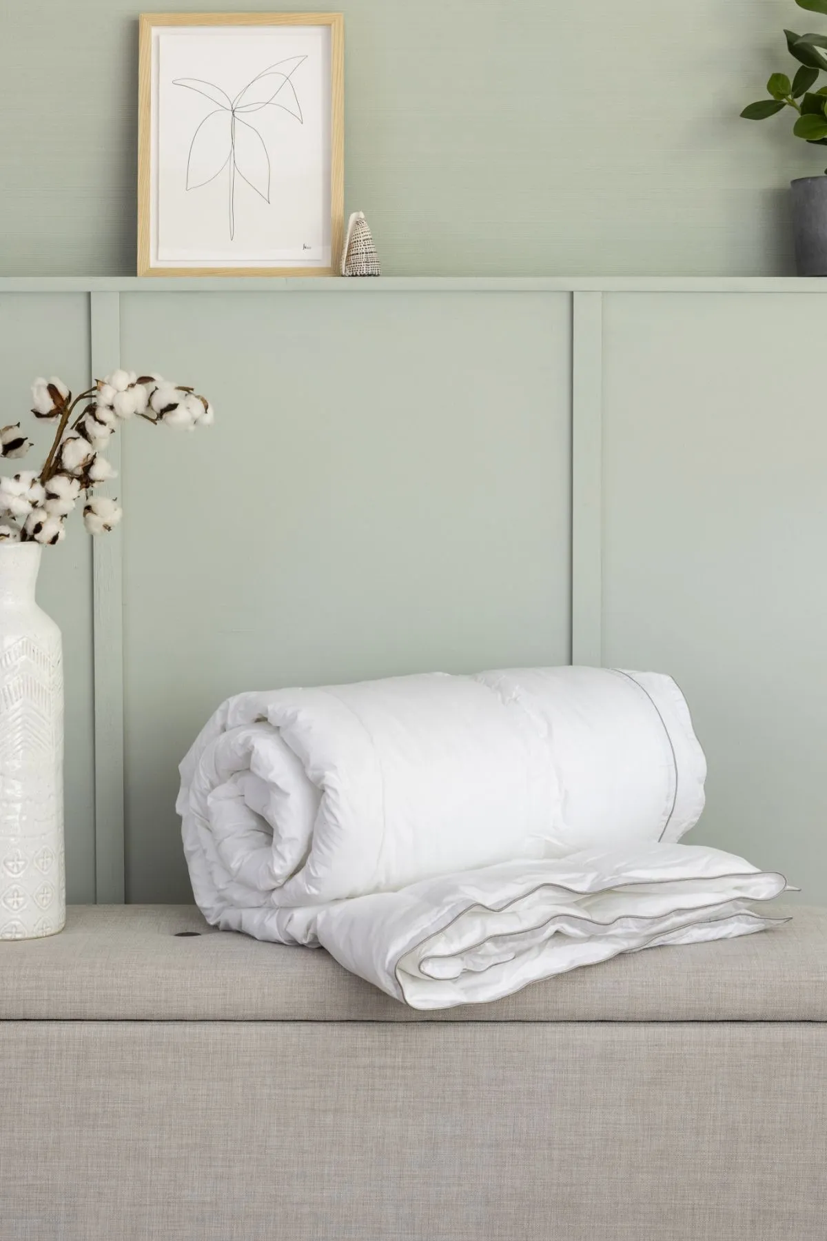 Soak&Sleep 4.5 Tog Soft As Down Microfibre Duvet in White 2