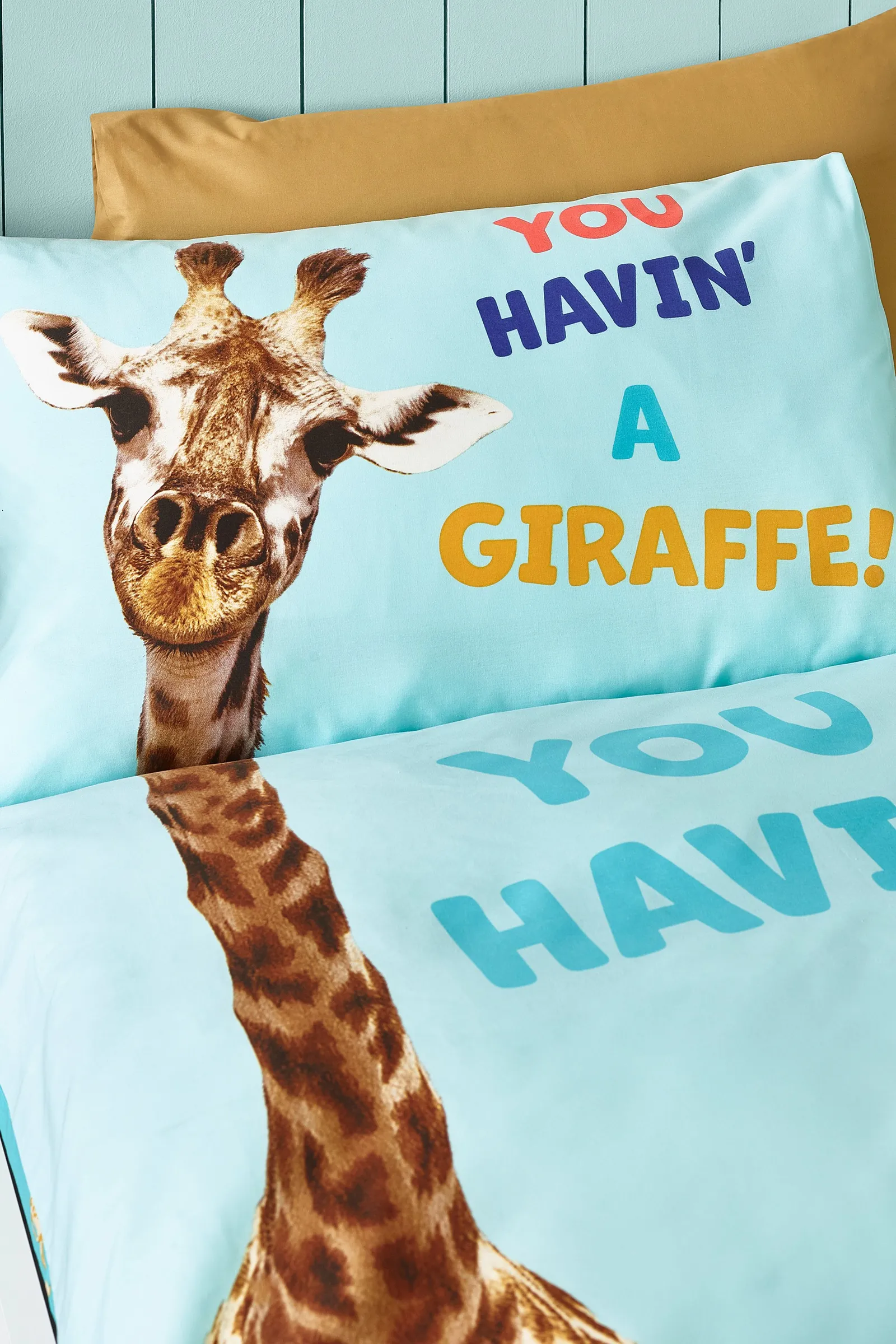 Catherine Lansfield 'Havin A Giraffe' Reversible Duvet Cover Set in Aqua 3