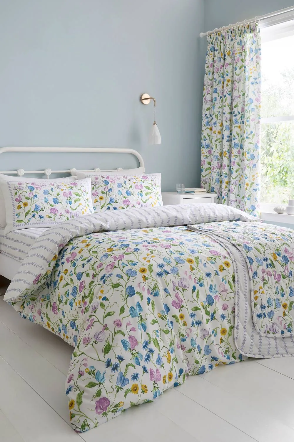 Dreams & Drapes 'Sweetpea Floral' Quilted Bedspread 3