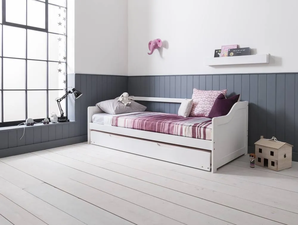 Nöa and Nani Hove Day Bed with Pullout Trundle in White 2