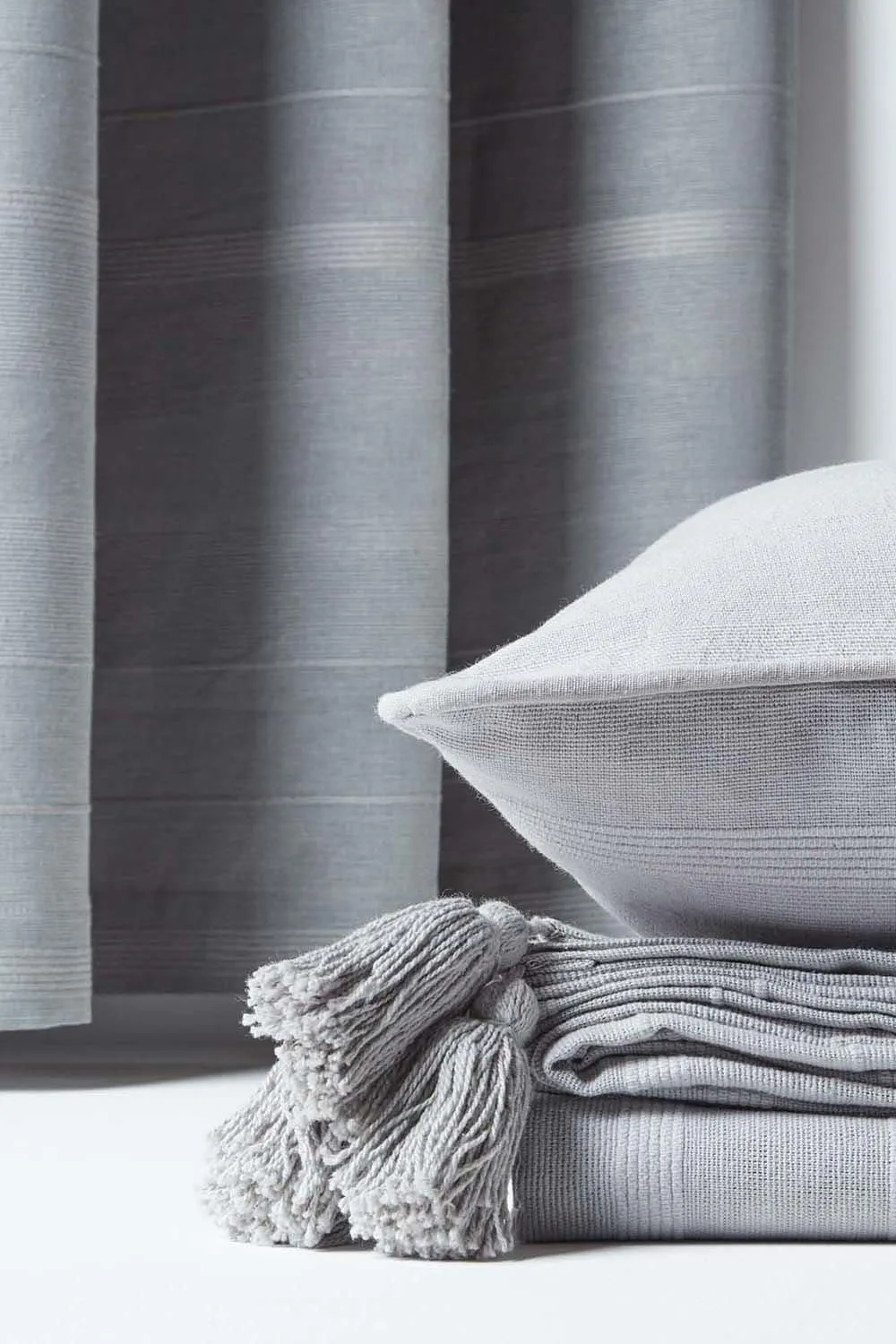 Homescapes Cotton Rajput Ribbed Cushion Cover in Silver 5