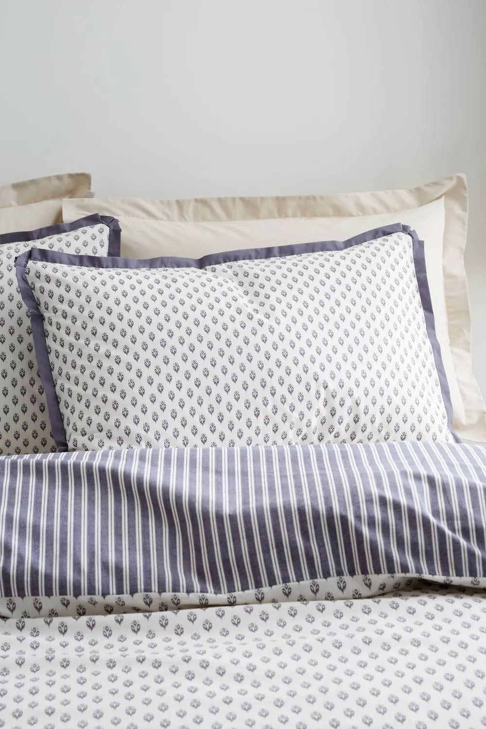 Bianca 'Amelie' 200 Thread Count Cotton Reversible Duvet Cover Set in Blue 3