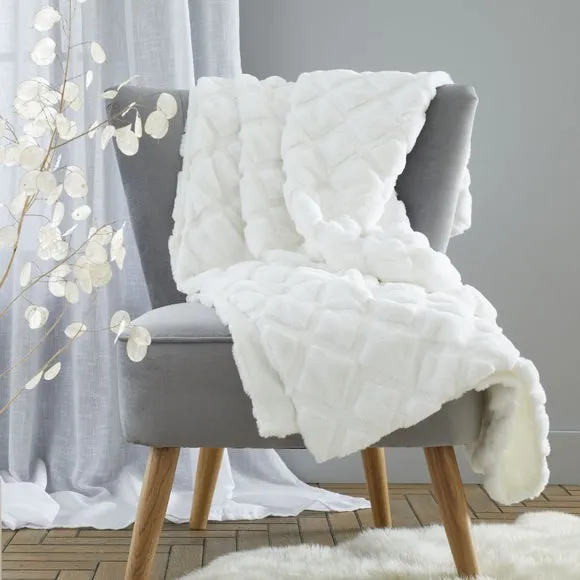 Catherine Lansfield Cosy Diamond 130cm x 170cm Throw Blanket 1