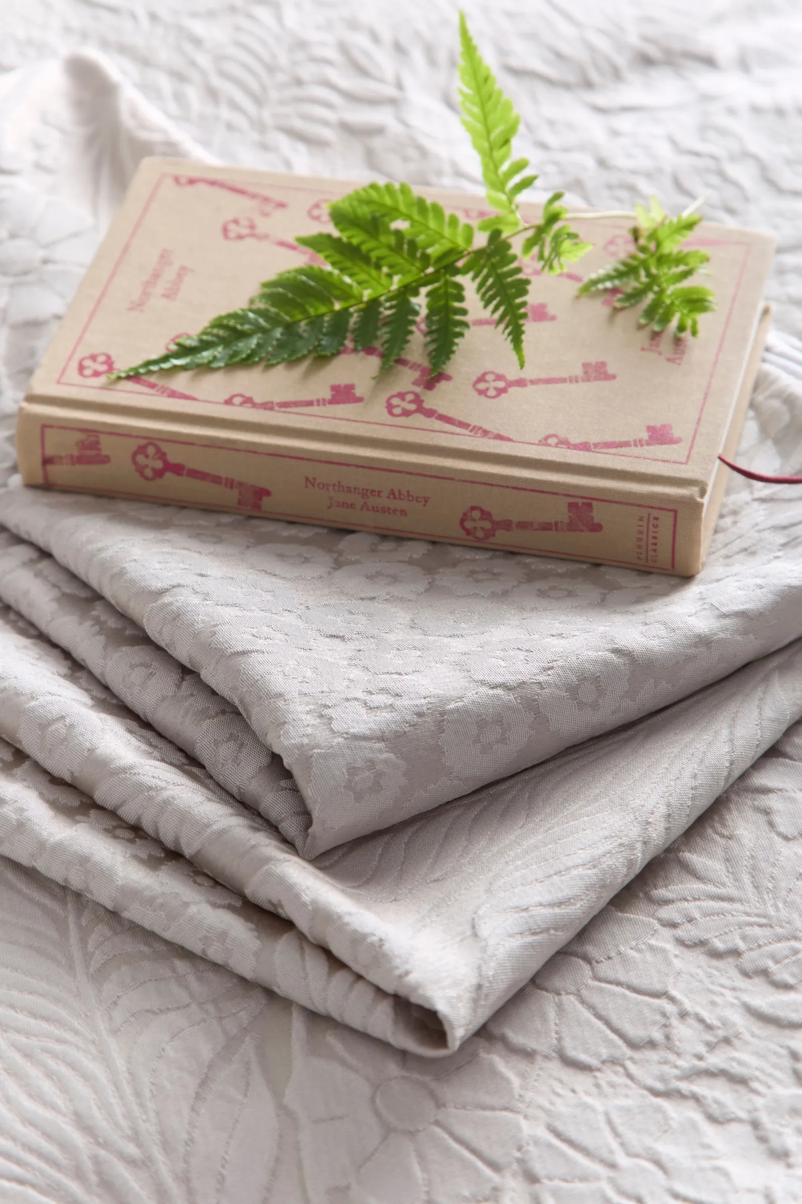 Appletree 'Toria' Arts & Crafts Floral Jacquard Duvet Cover Set in Stone 4