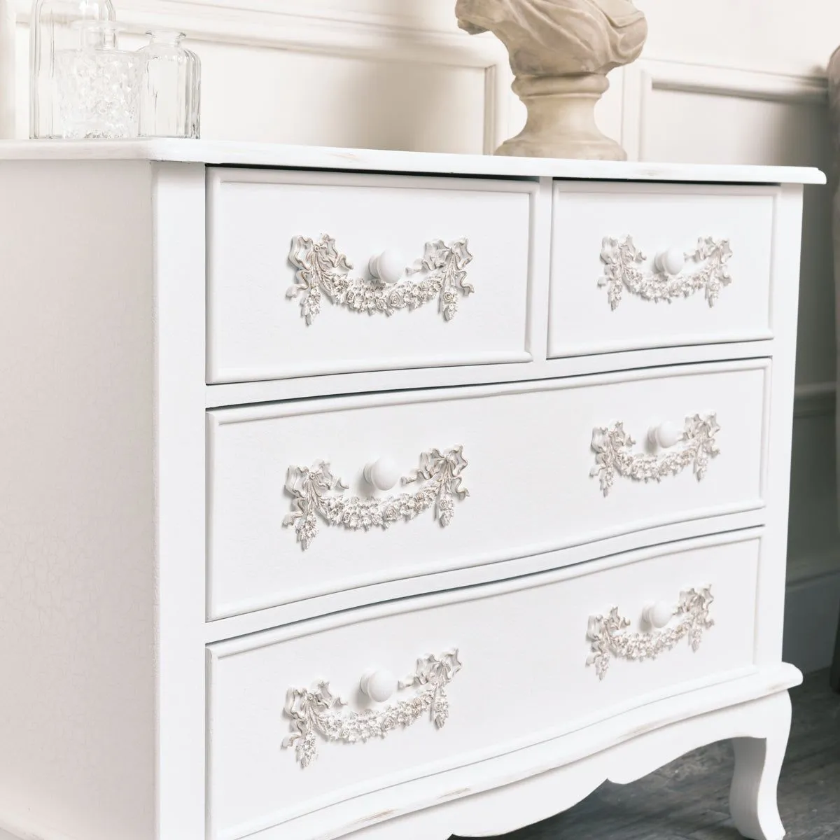 Melody Maison Antique White 4 Drawer Chest Of Drawers - Pays Blanc Range 6