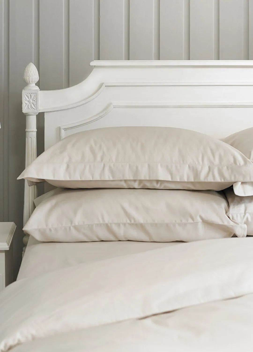 The Lyndon Company 800 Thread Count Prosecco Cotton Oxford Pillowcase | Deyongs 1846 in White 2