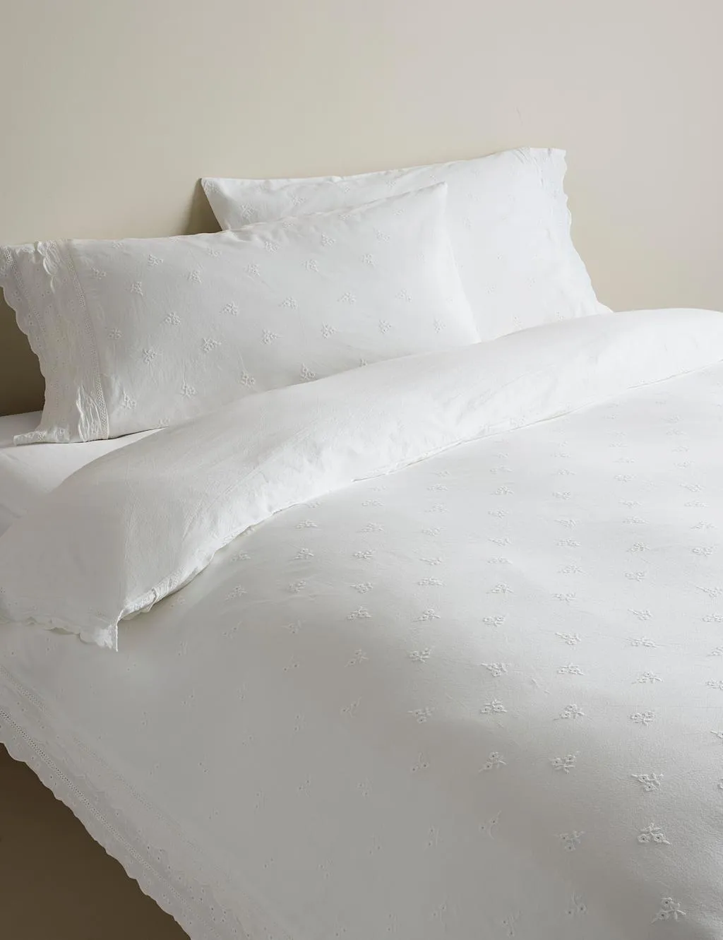 M&S Scalloped Lace Embroidered Bedding Set White