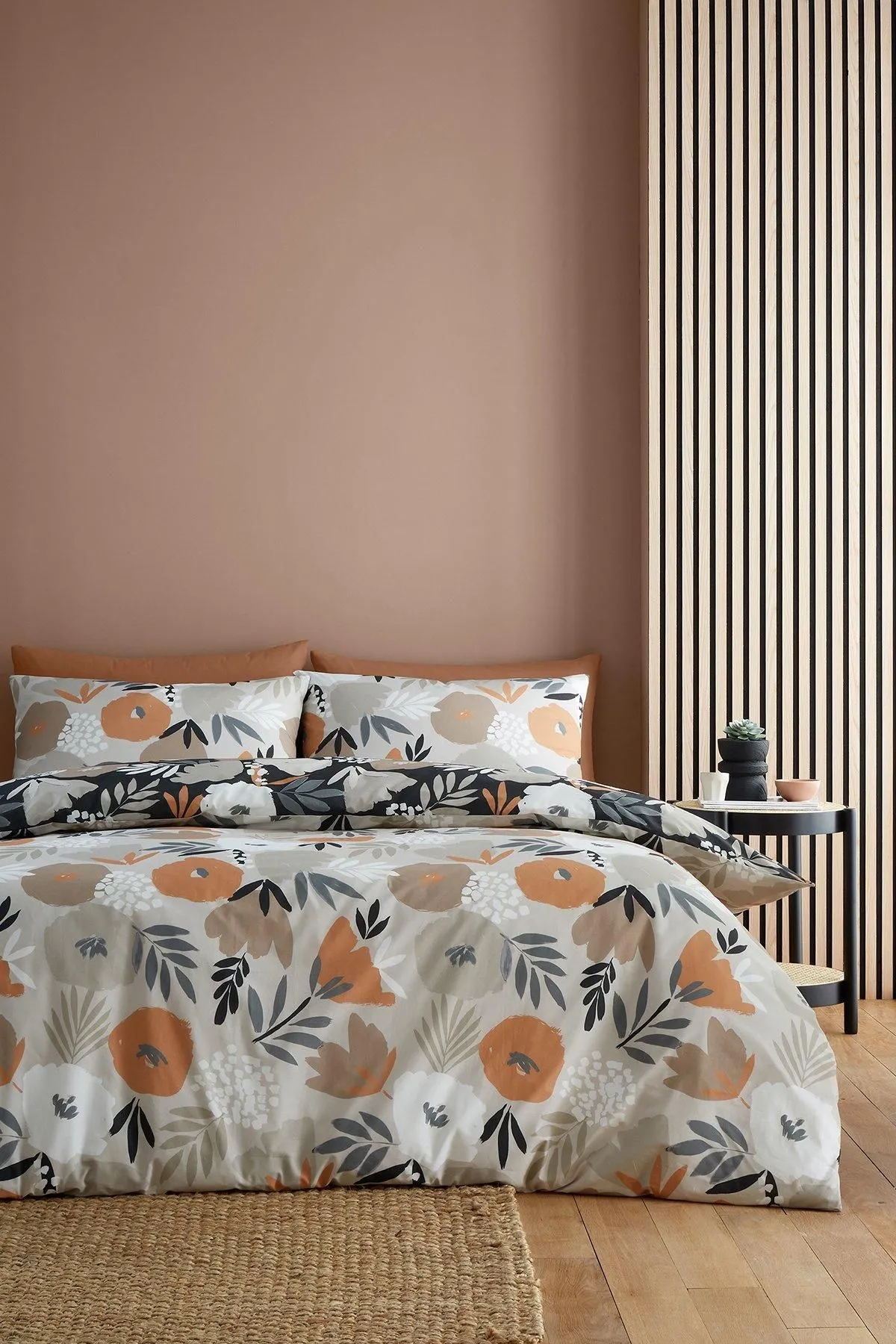 Fusion 'Yasmin' Abstract Floral Easycare Duvet Cover Set in Black 6