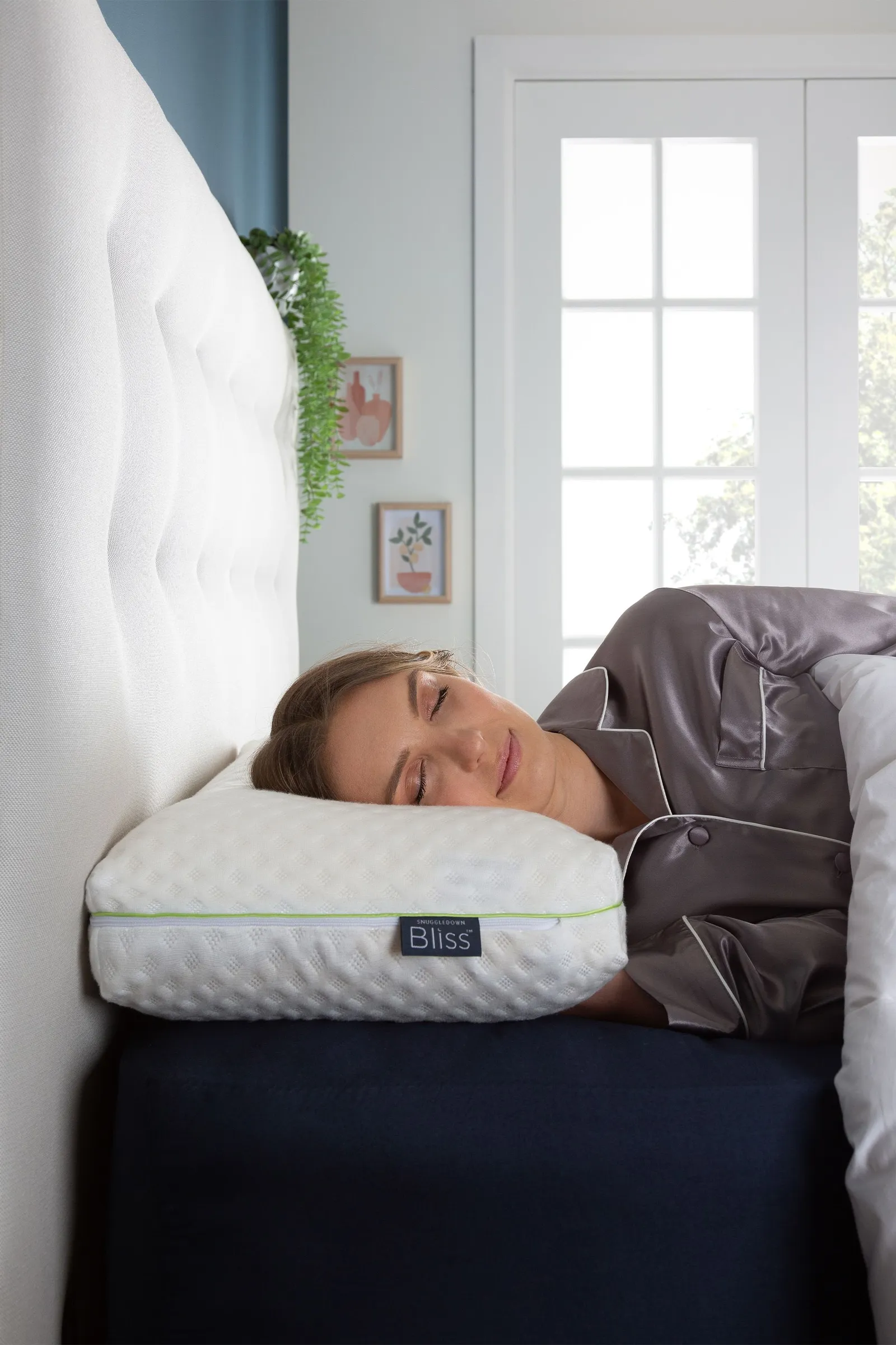 Snuggledown Single Bliss Bamboo Touch Memory Foam Deep Filled Side Sleeper Pillow in White 3