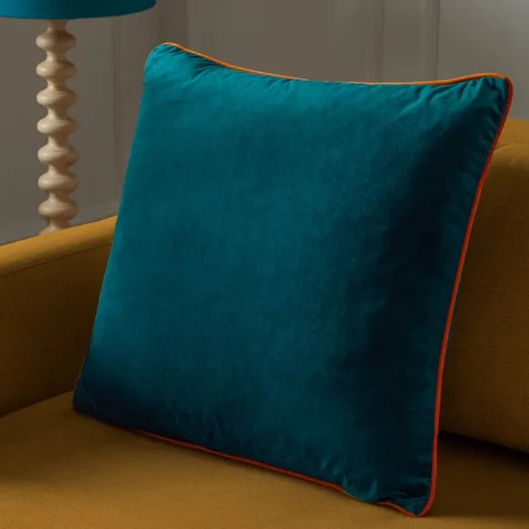 Furn. Square Cushion 1