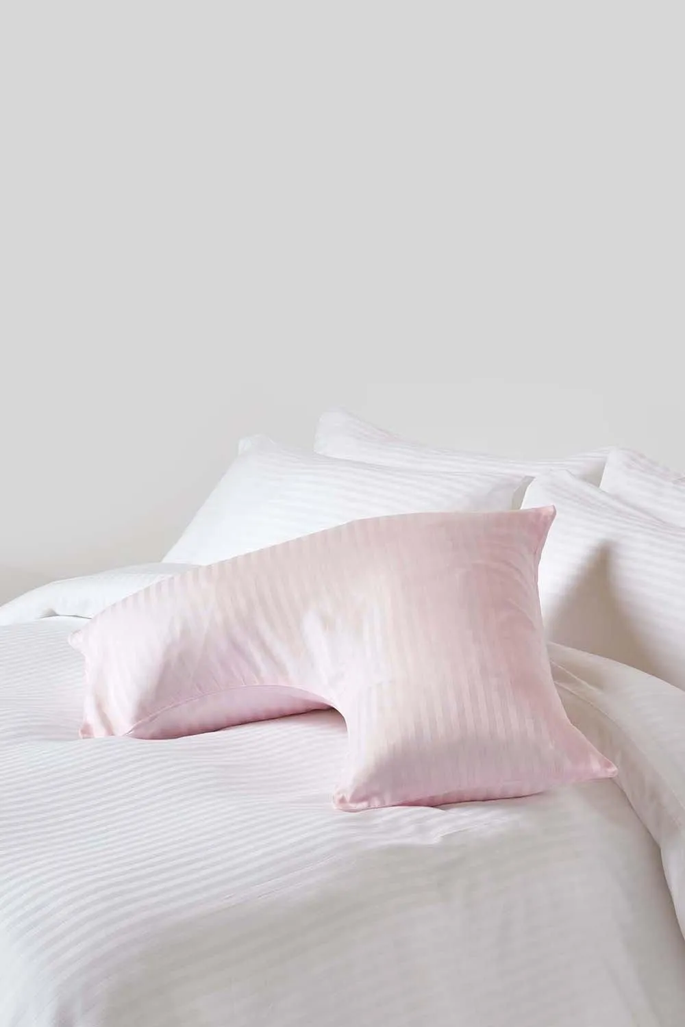 Homescapes Egyptian Cotton Super Soft V Shaped Pillowcase 330 TC in Pink 2