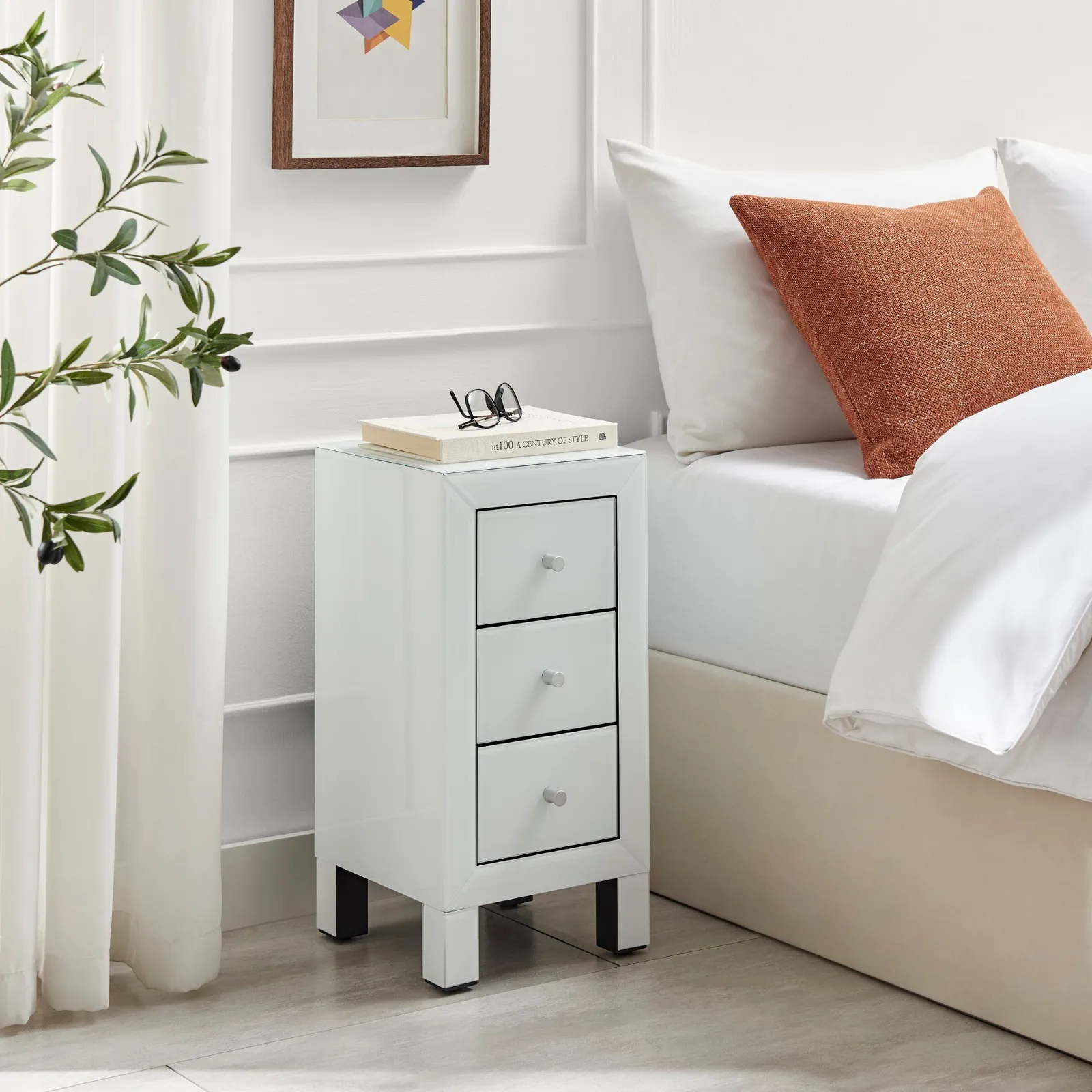 FurnitureboxUK Lexi Small Slimline 3 Drawer Wooden Bedside Table With A Modern Mirrored Finish in White 1