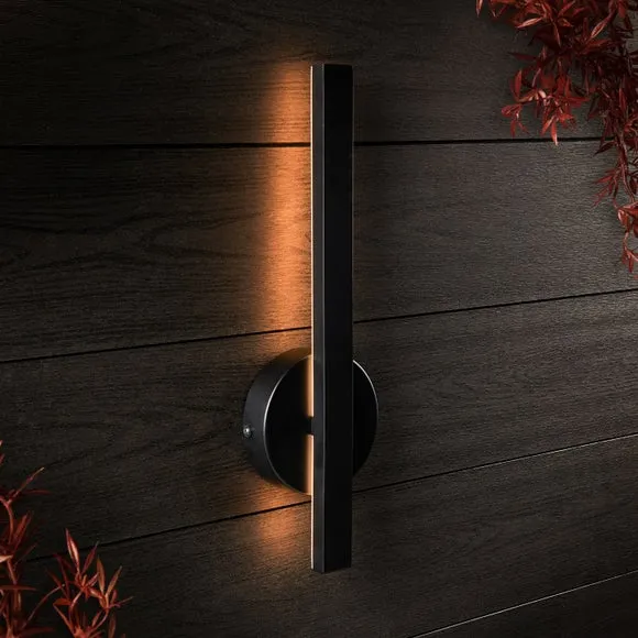 Leander Linear Outdoor LED Wall Light 2
