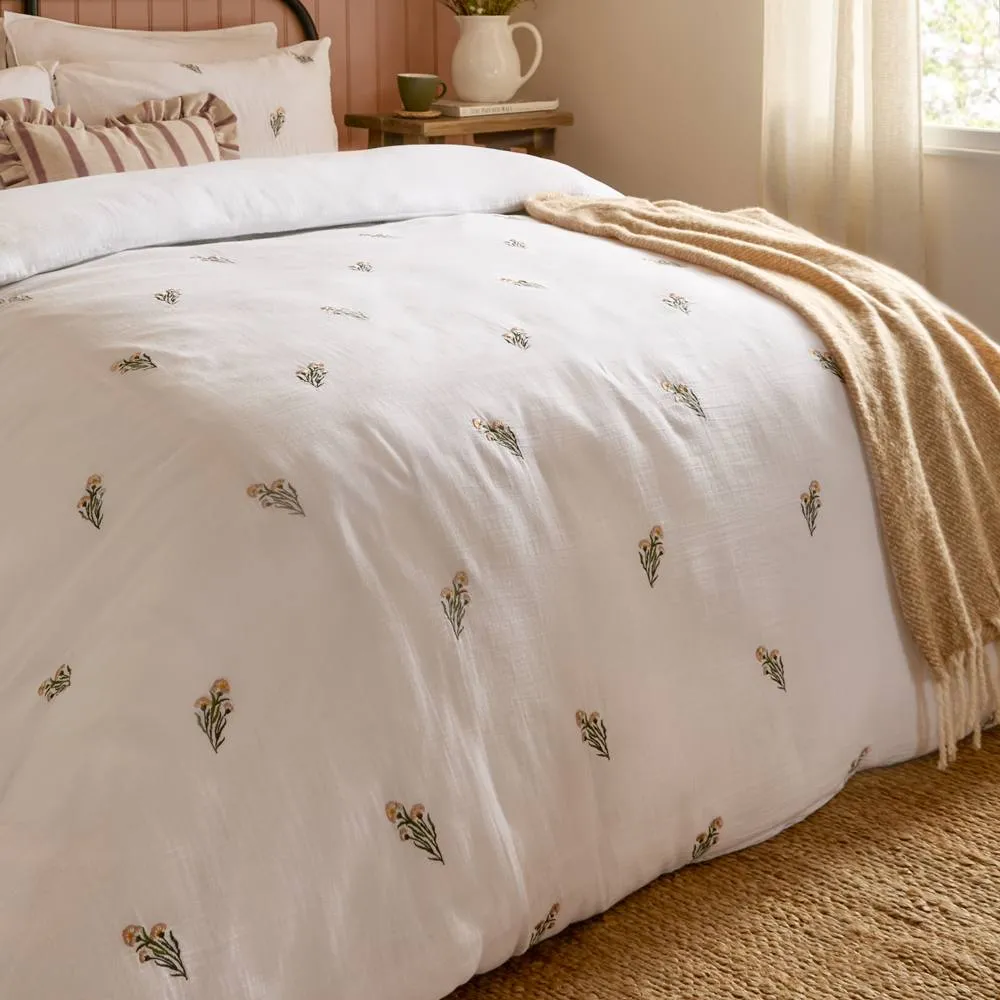 Wylder Josephine Embroidered 100% Cotton Muslin Duvet Cover Set in White 3