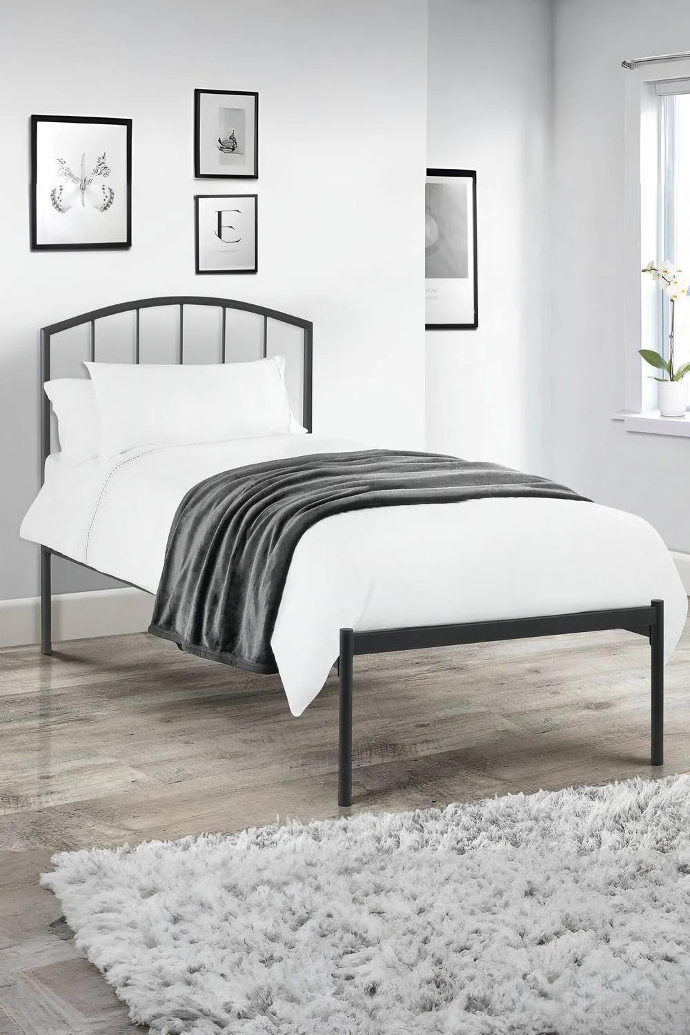 Julian Bowen Onyx Metal Bed in Black 1
