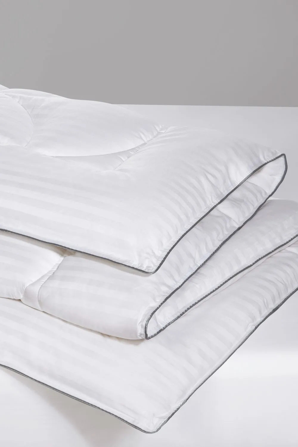 BHS Home Collection 10.5 Tog Microfibre Duvet in White 3