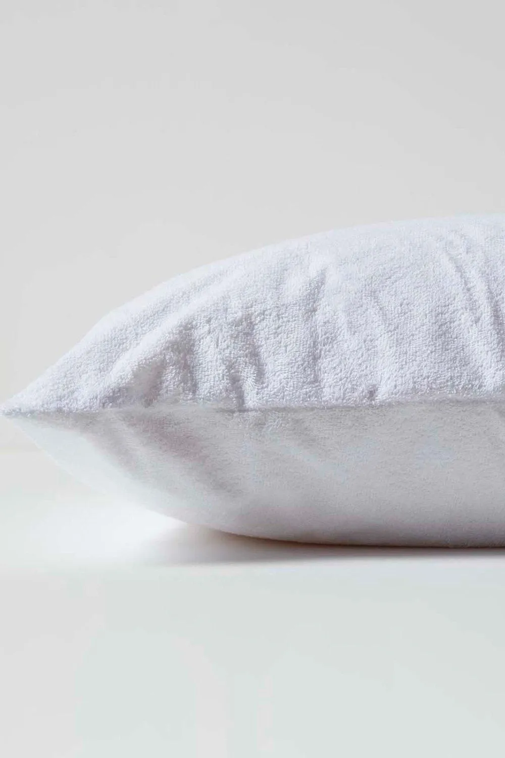 Homescapes Terry Towelling Waterproof Pillow Protectors 65 x 65 cm, Pack of 4 in White 3