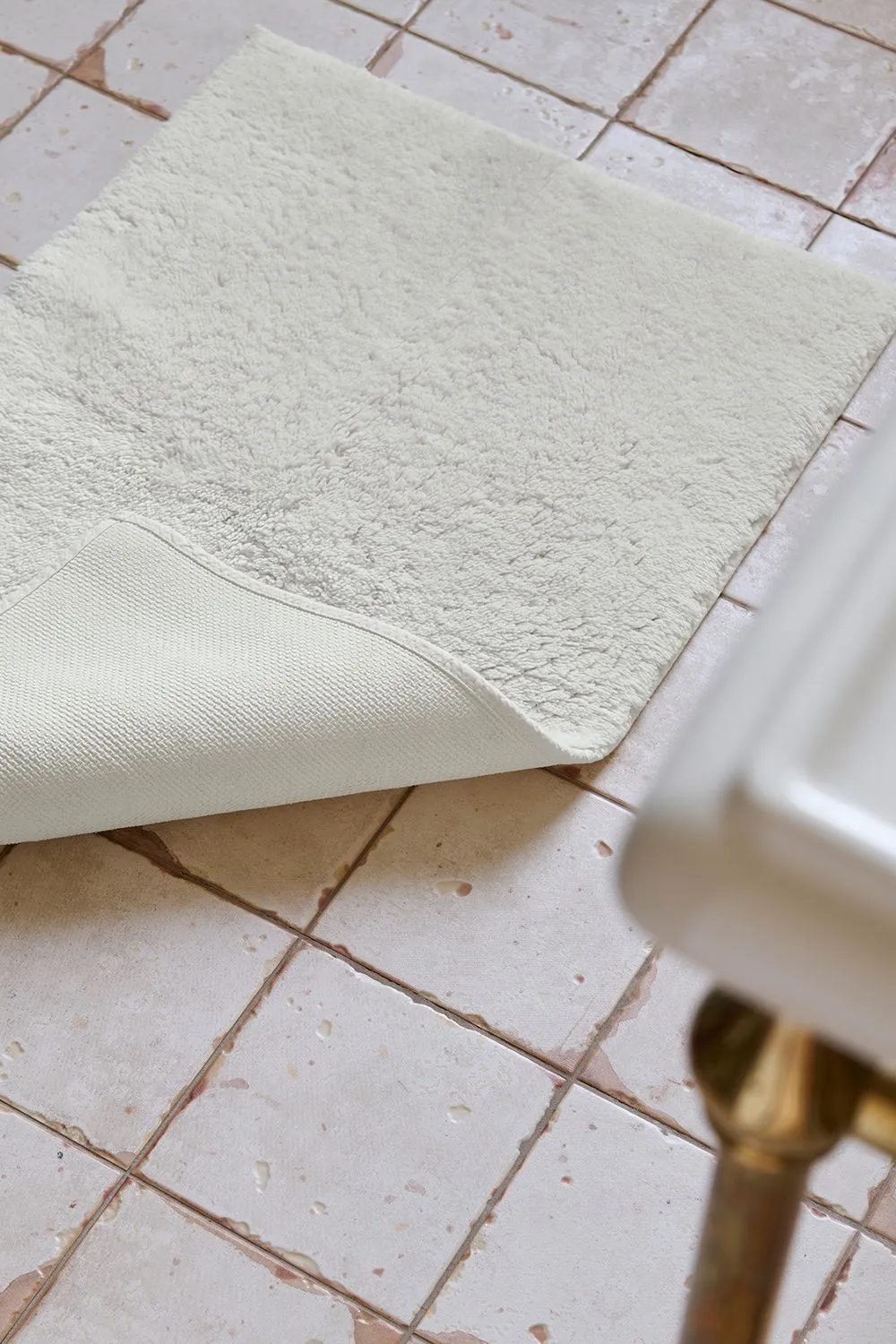 CHRISTY Deep Pile Luxury 100% Cotton 2444GSM Non Slip Bath Rugs in Light Beige 2