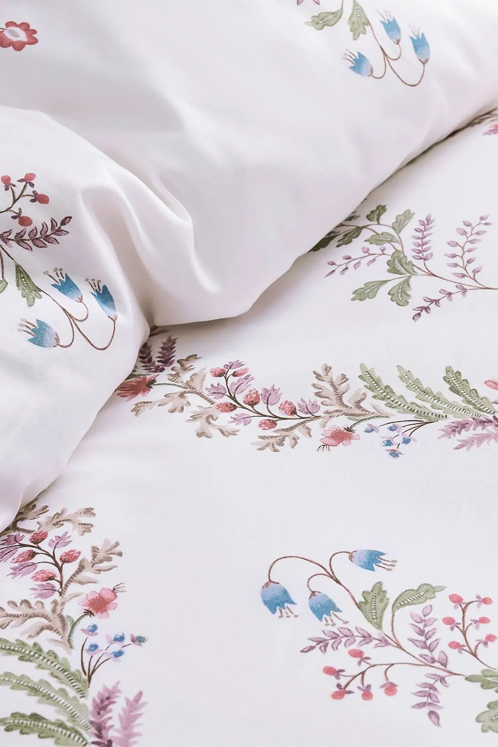 CHRISTY 'Eversham' Floral Reversible Cotton Sateen Duvet Cover Set in Purple 4