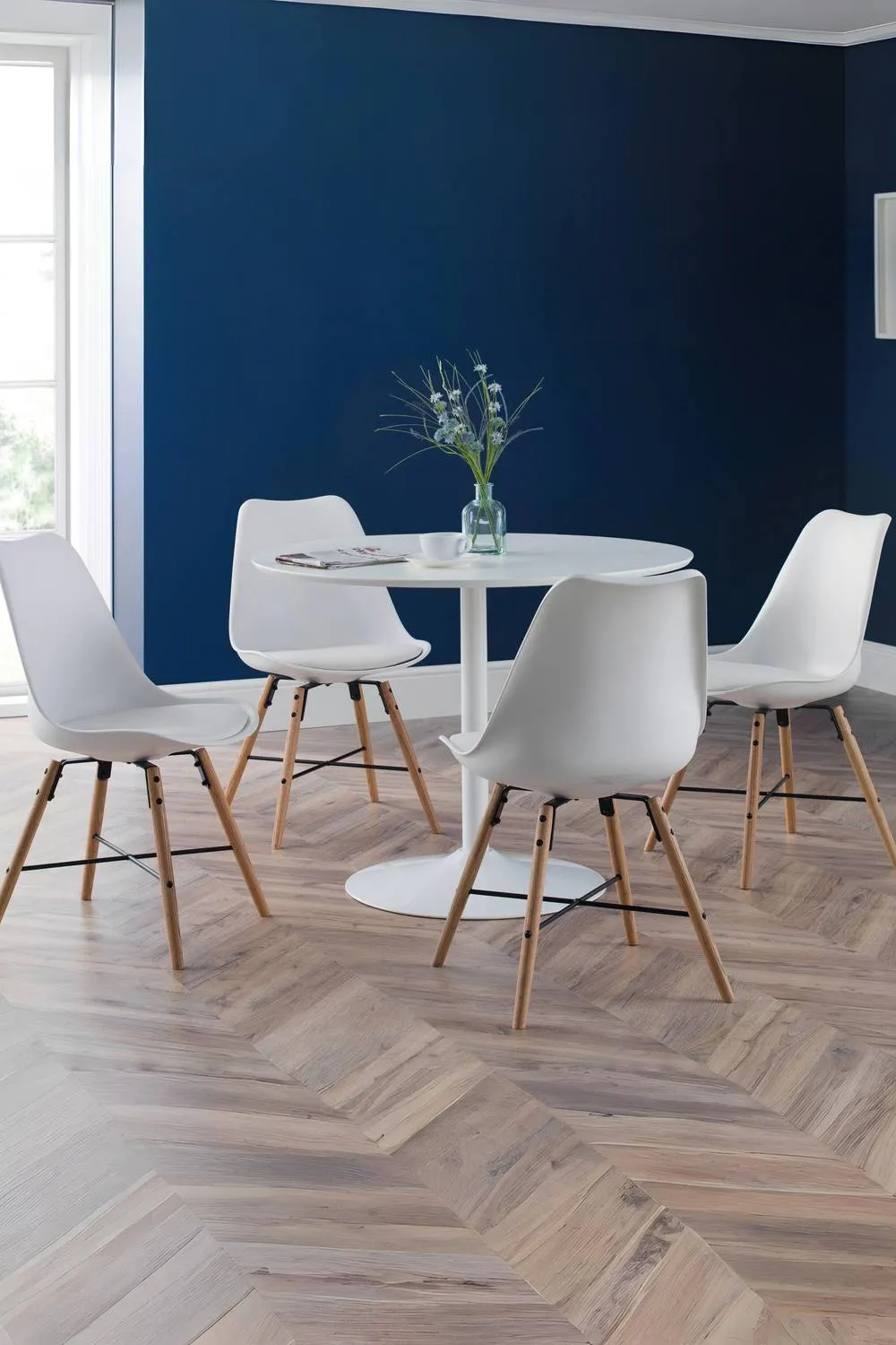 Julian Bowen Kari Plastic Dining Chair (Set of 2) in White 2