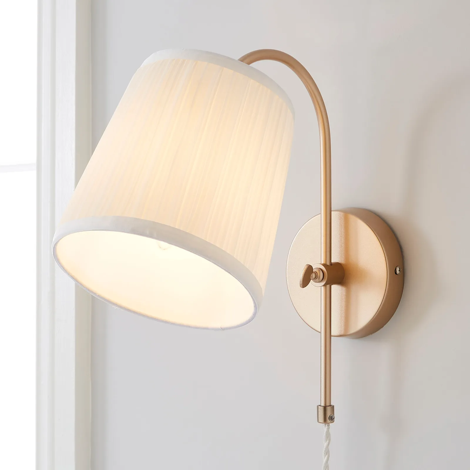 Lorelai Easy Fit Plug-In Wall Light Gold