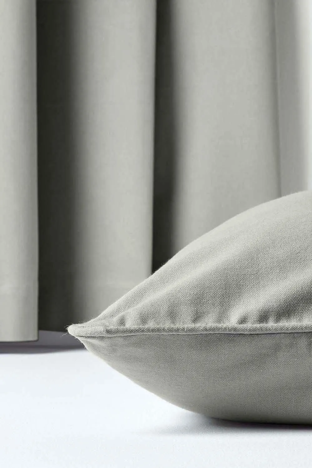 Homescapes Cotton Plain Cushion Cover in Grey 5