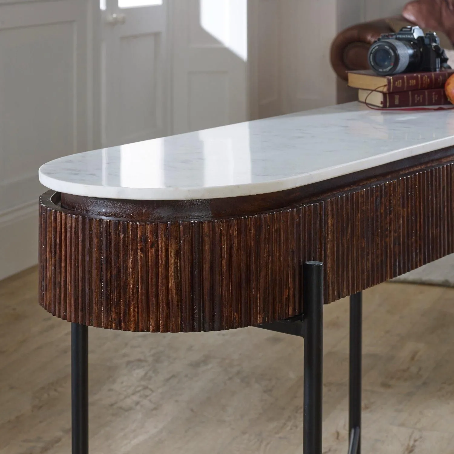 IH Design Tilden Mango Wood Console Table With Marble Top & Metal Legs in White 4