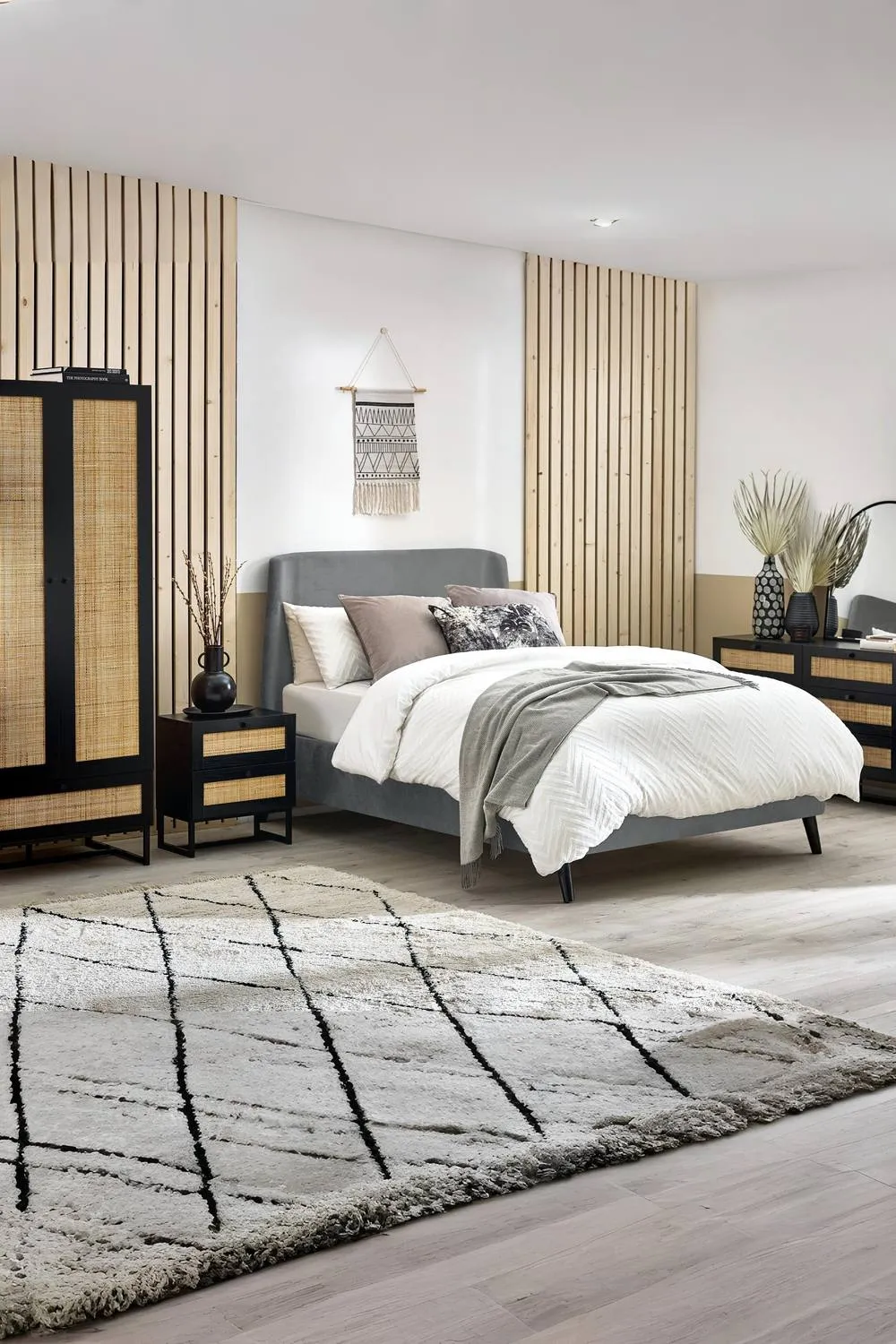 Julian Bowen Padstow Rattan 6 Drawer Wide Chest in Black 3