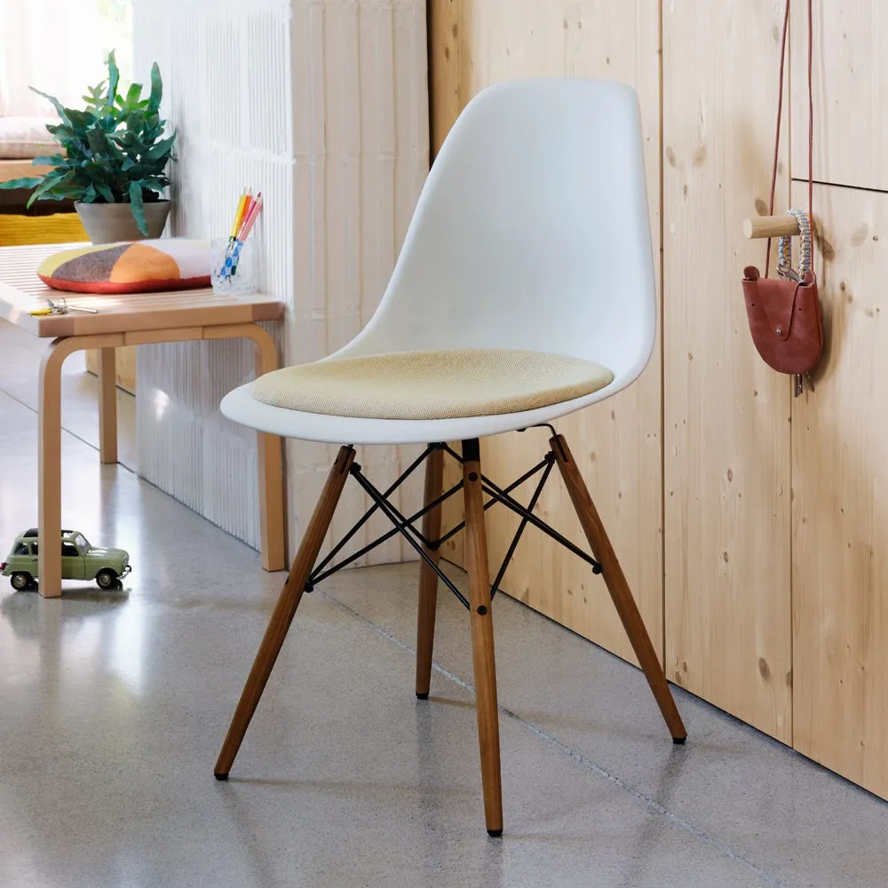 Vitra Eames DSW Side chair RE in Cotton White Hopsak 79 Warmgrey/iv, 02 Base, 05 glides 3