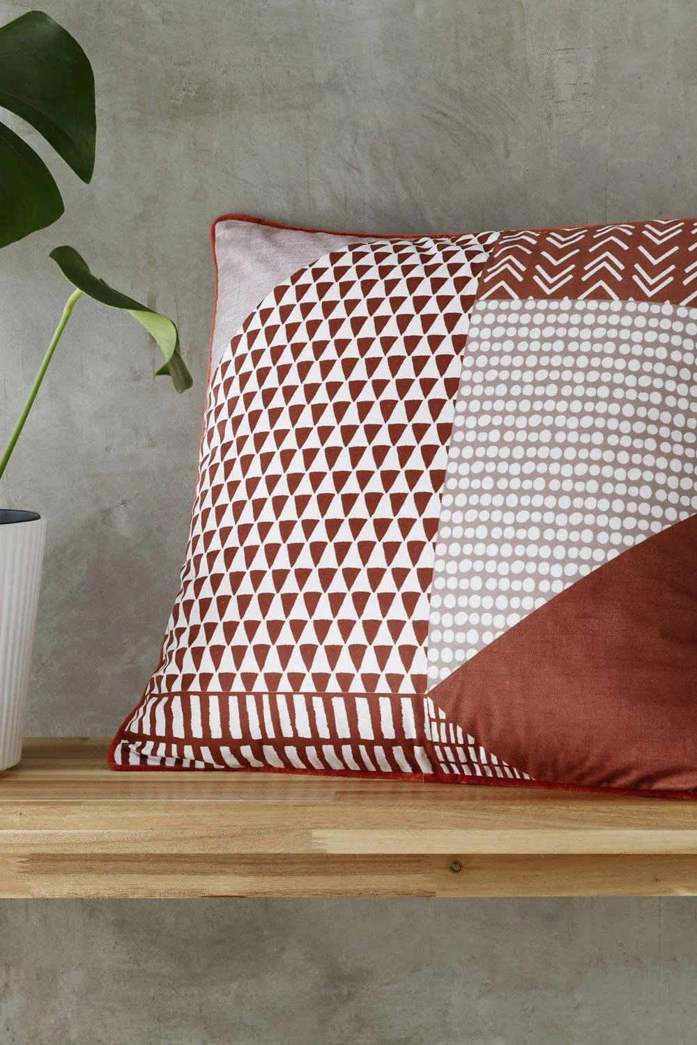 Larsson Geo Cushion