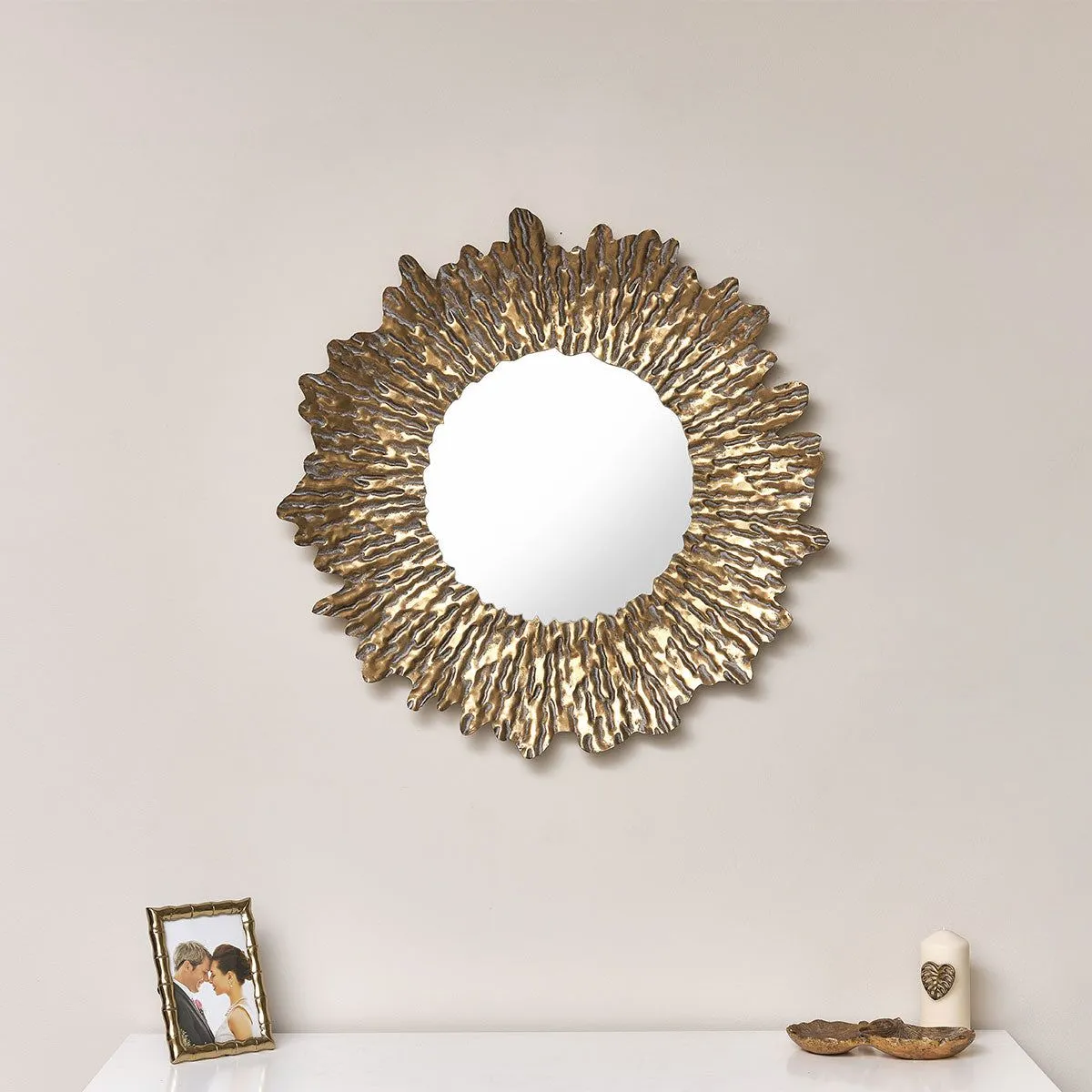 Melody Maison Large Antique Gold Round Sunburst Mirror - 74cm X 74cm in Metallic Gold