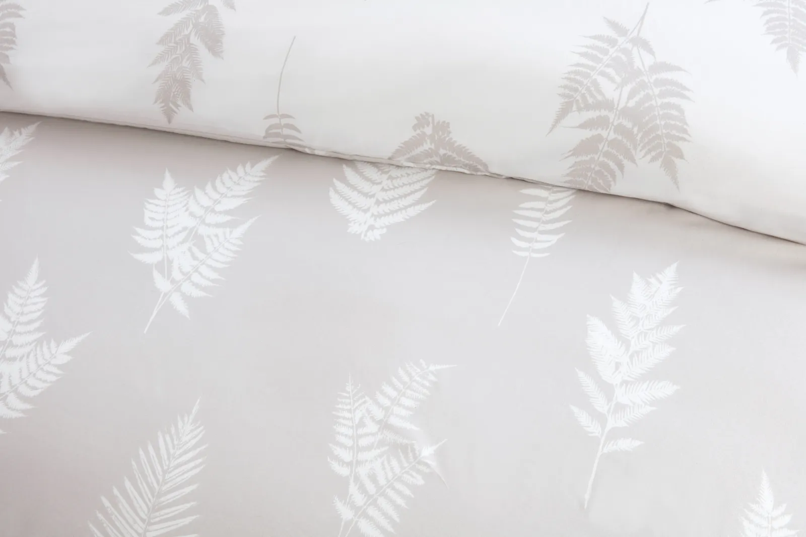 Rapport Home Fern Floral Microfibre Complete Duvet Cover Set With Pillowcase in Silver 2