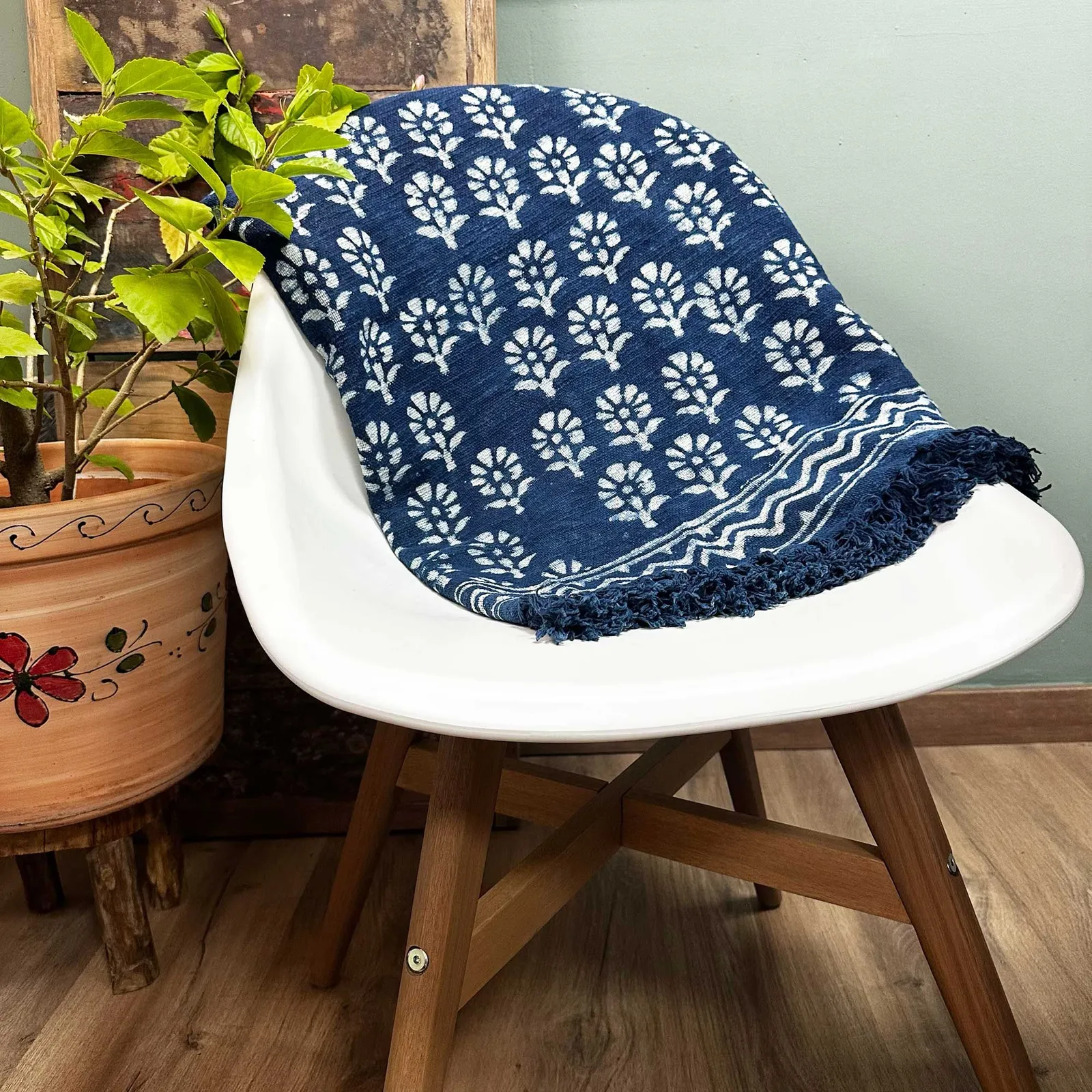 KDMD Handmade Indigo Throw - 170x120cm - Chhota Flower in Blue