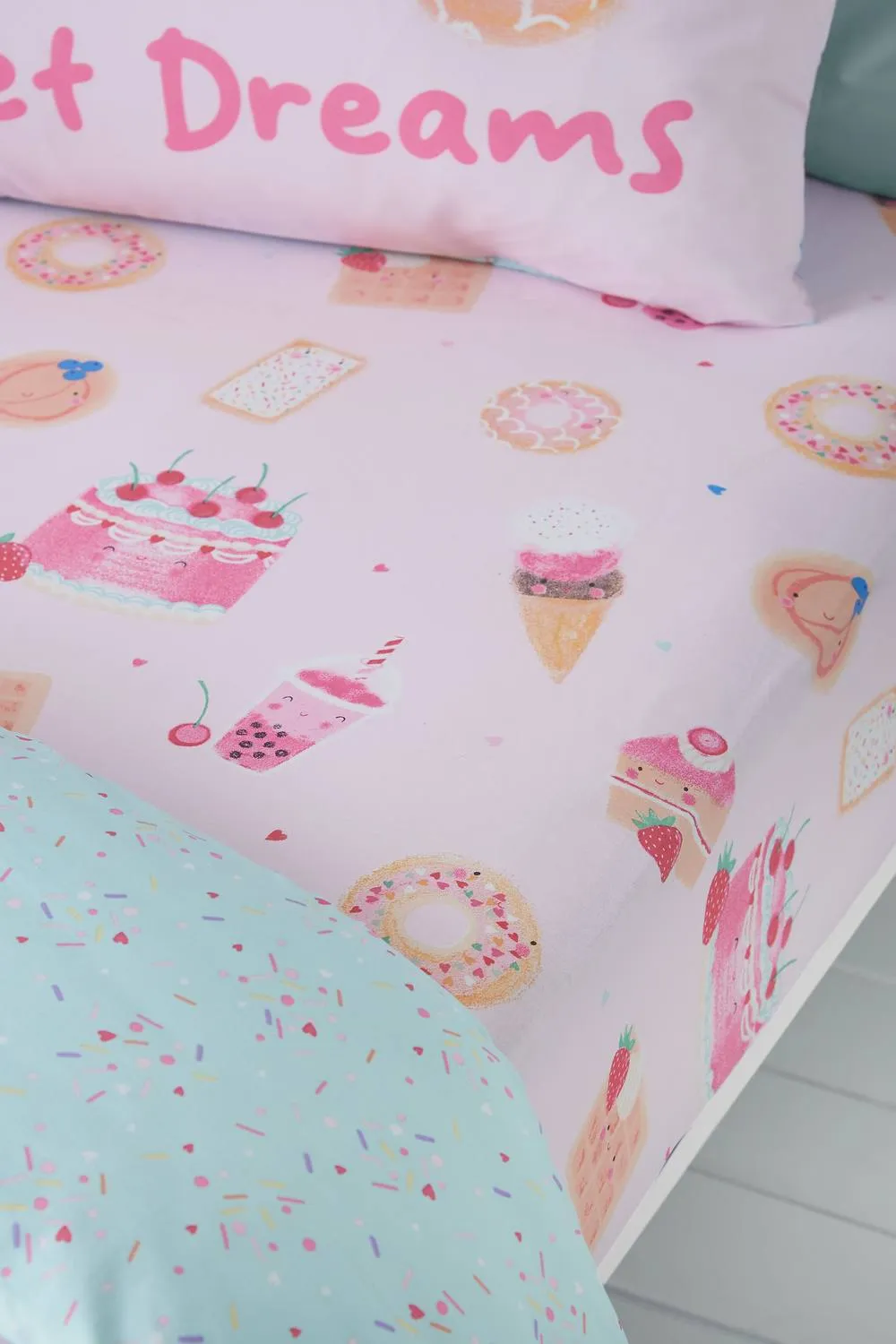 Catherine Lansfield 'Sweet Treats' Fitted Sheet in Pink 1