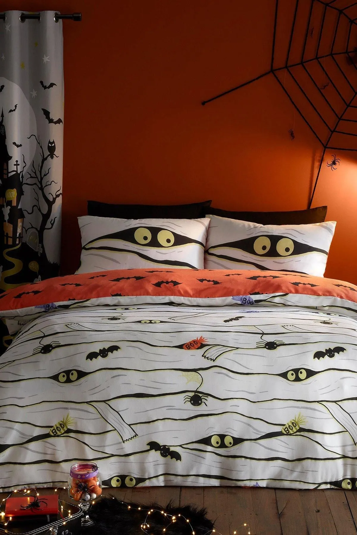 Bedlam 'Mummy' Glow in the Dark Halloween Duvet Cover Set in White