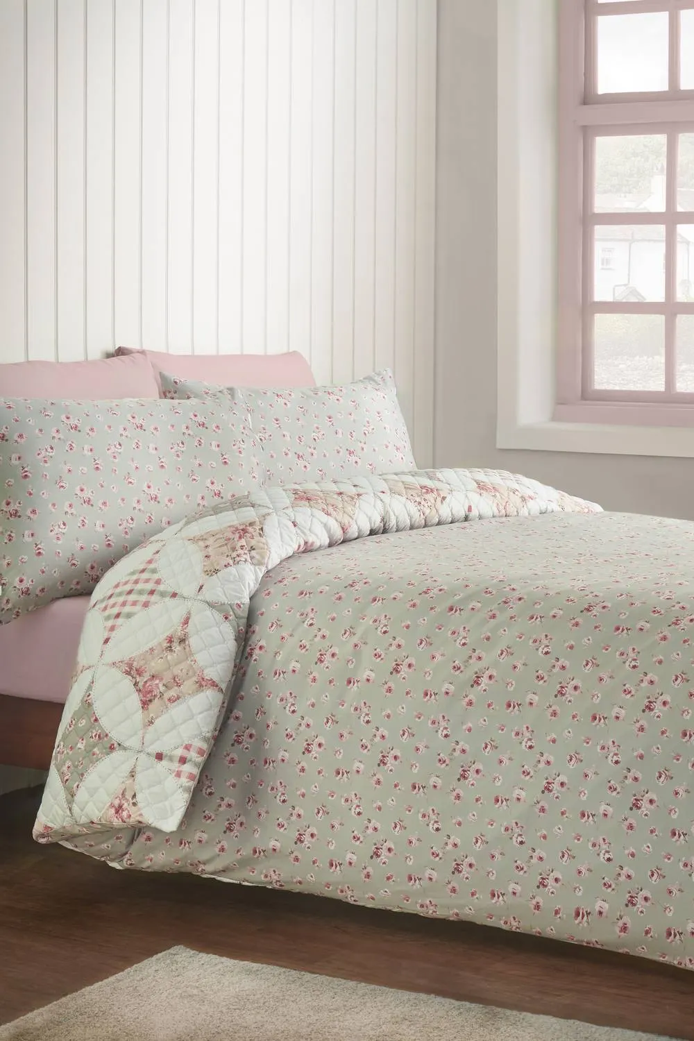 Catherine Lansfield 'Pinsonic Patchwork' Reversible Duvet Cover Set in Green 2