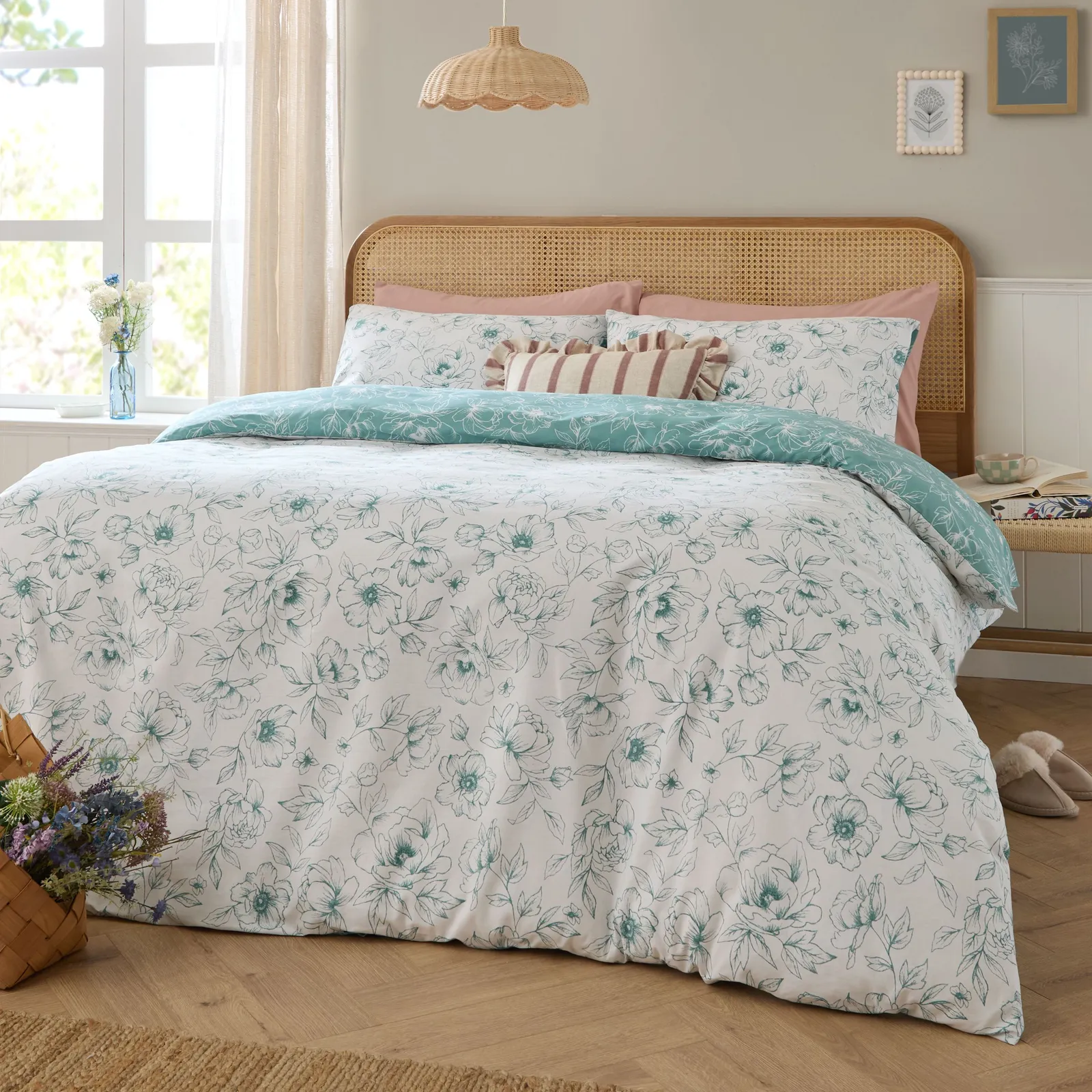 Wylder Bella Reversible Floral Duvet Cover Set in Blue