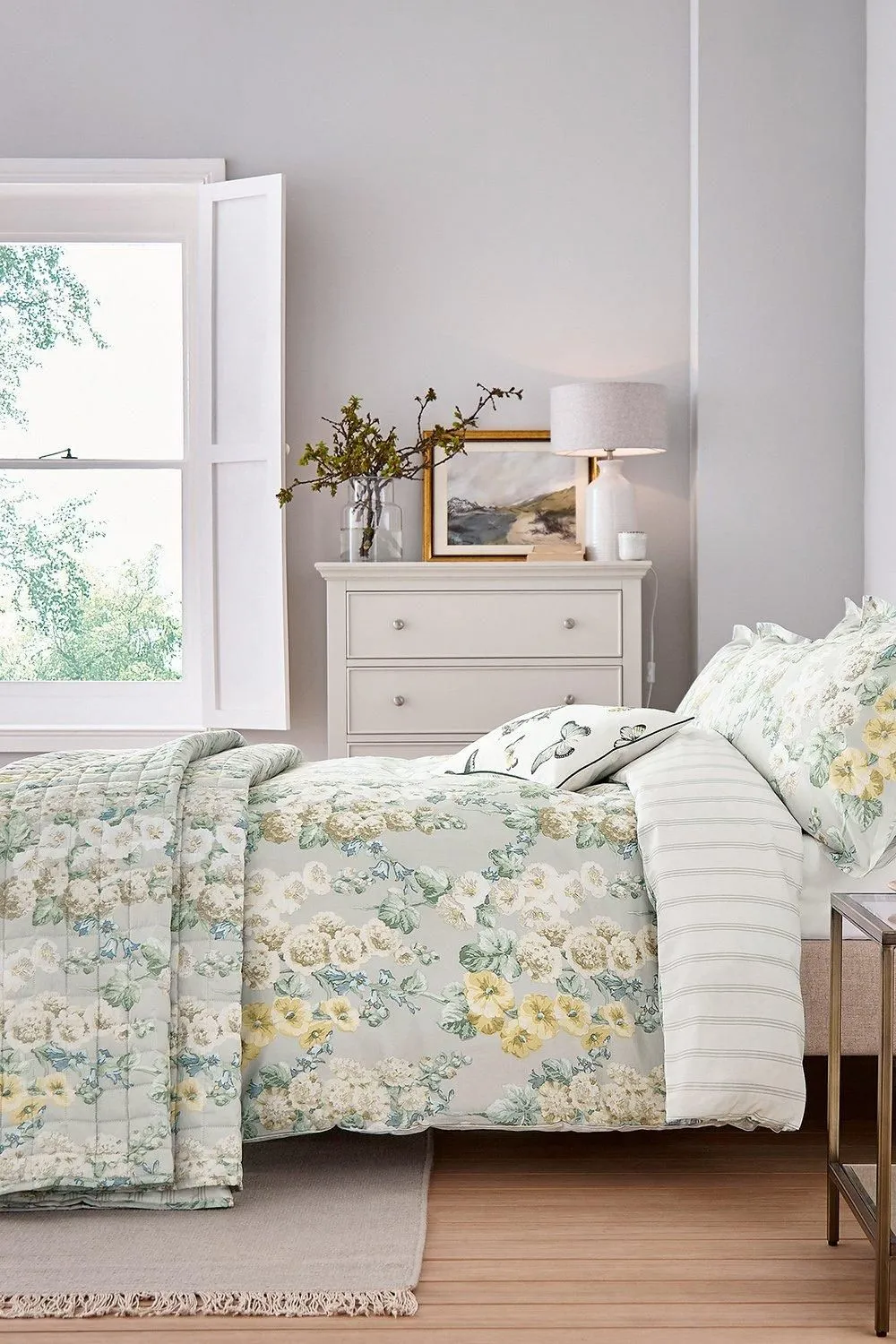 Sanderson 'Hollyhocks Cotton Duvet Cover Set in Silver