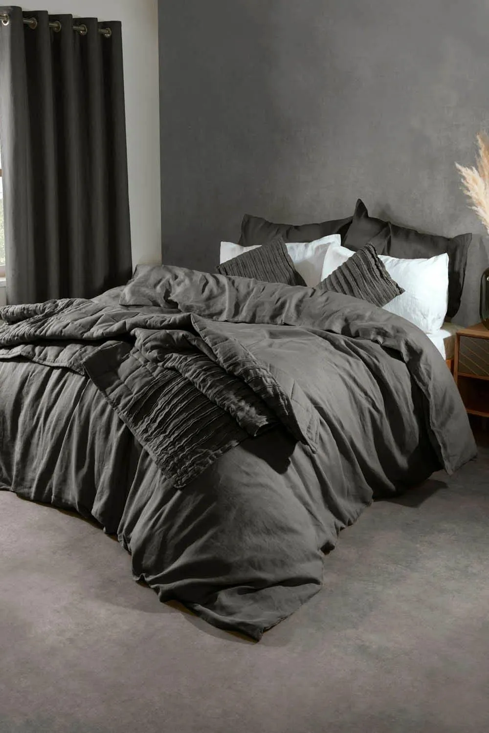 Lazy Linen 'Pure Washed Linen' Quilted Throw in Charcoal