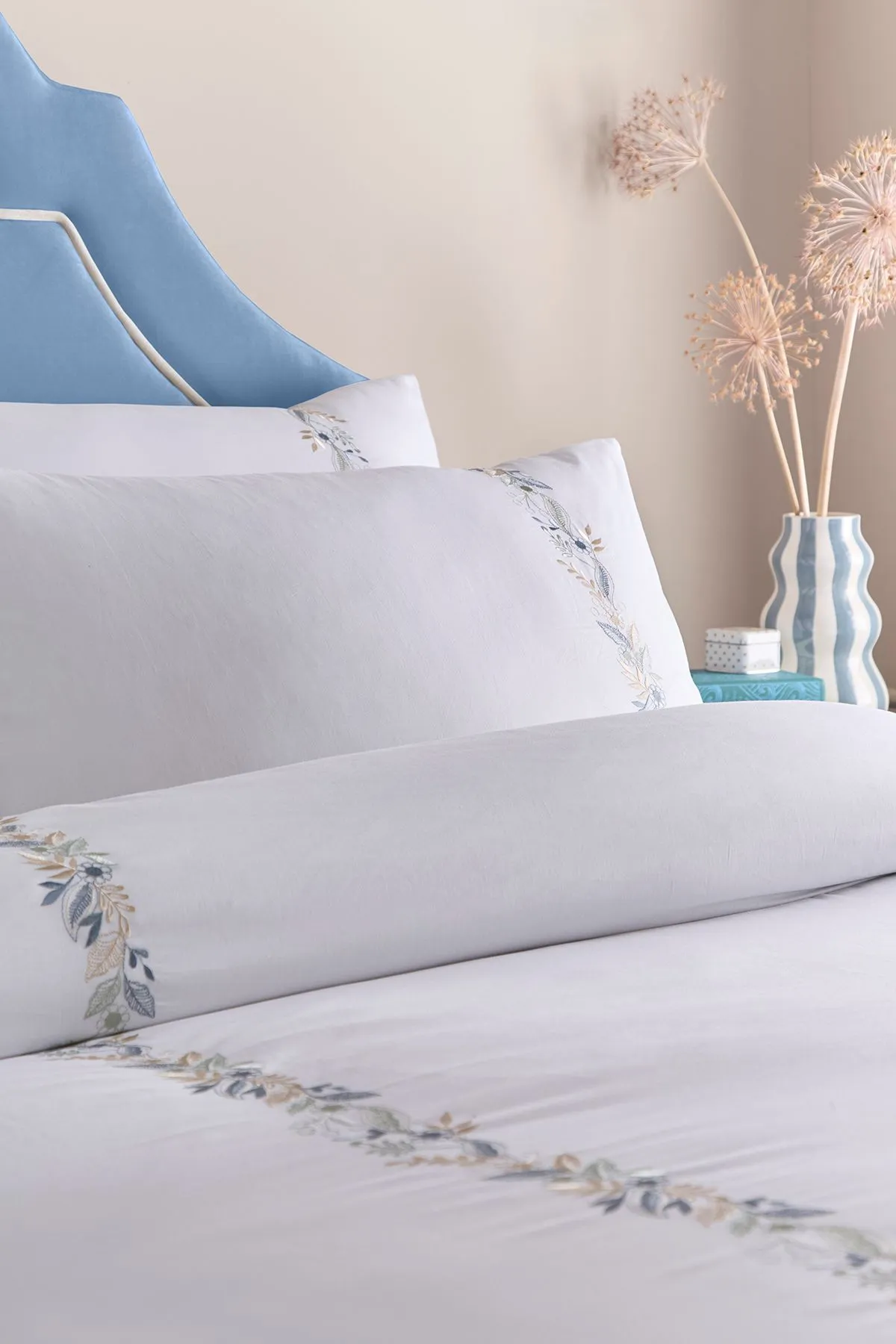 Appletree 'Julianna Embroidery' 100% Cotton Embroidered Floral Duvet Cover Set in White 2