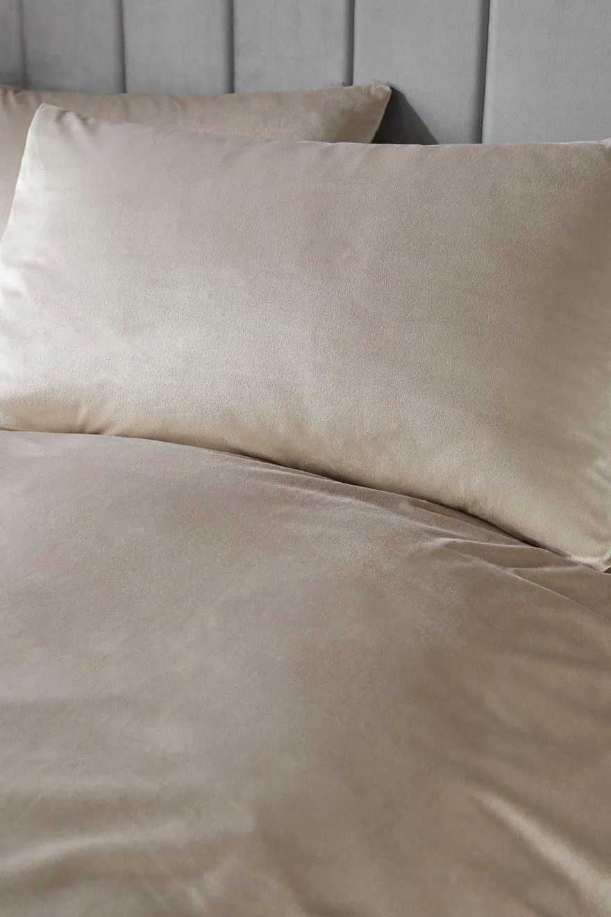 Laurence Llewelyn-Bowen 'Montrose' Luxury Velvet Duvet Cover Set in Natural 3