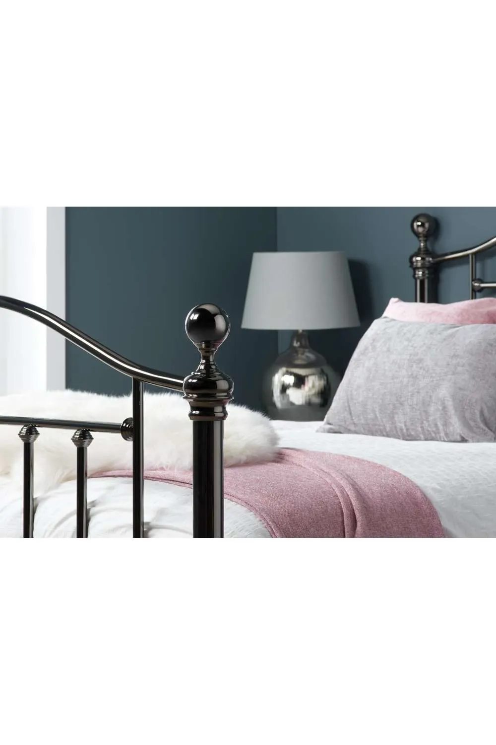 Birlea Victoria Bed in Black 2